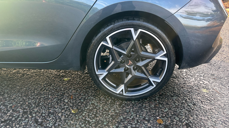 CUPRA Leon 1.5 eTSI 150 V2 5dr DSG Petrol Hatchback